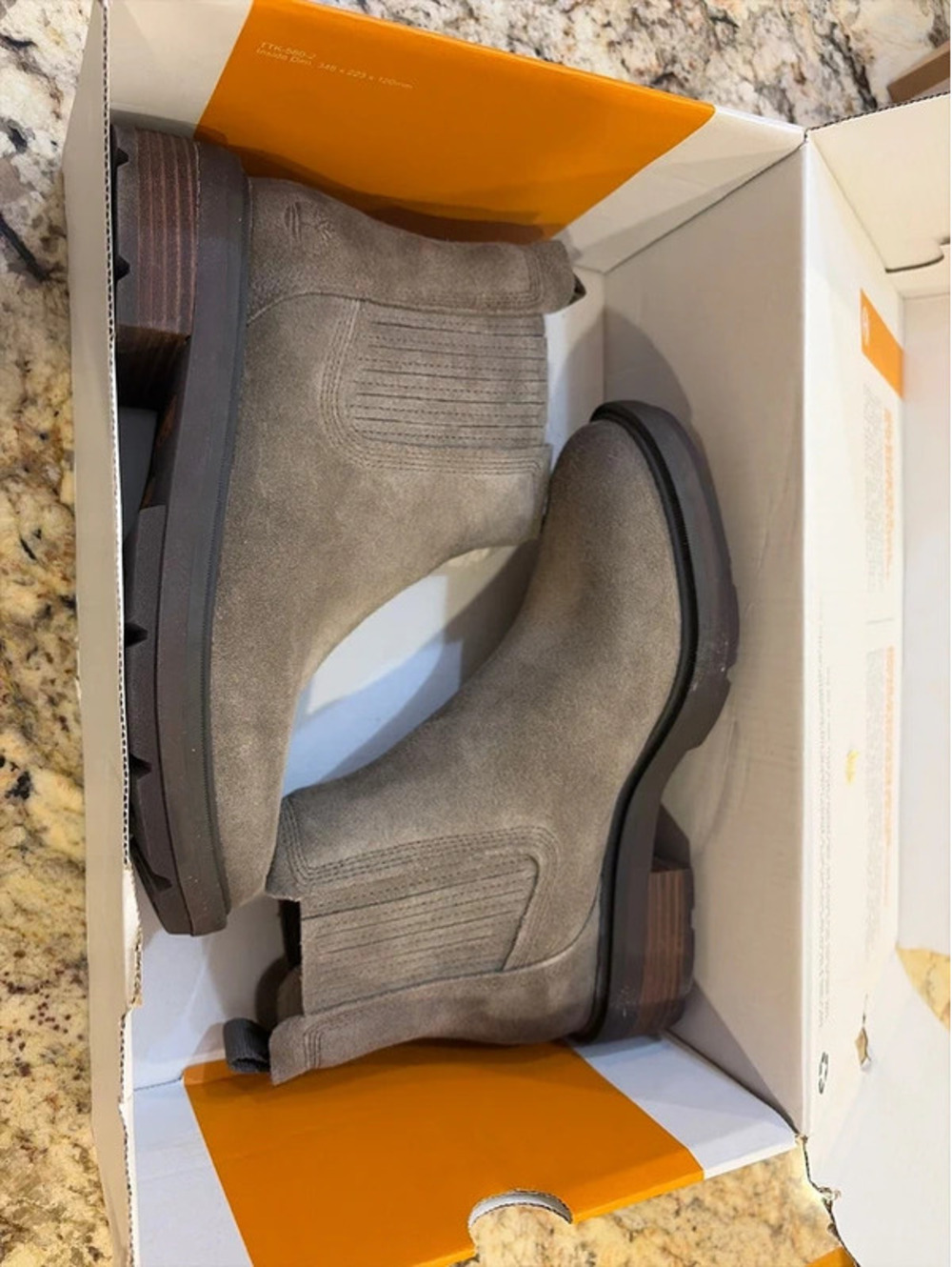 Timberland 6.5 brimfield mid Chelsea boot medium suede boot